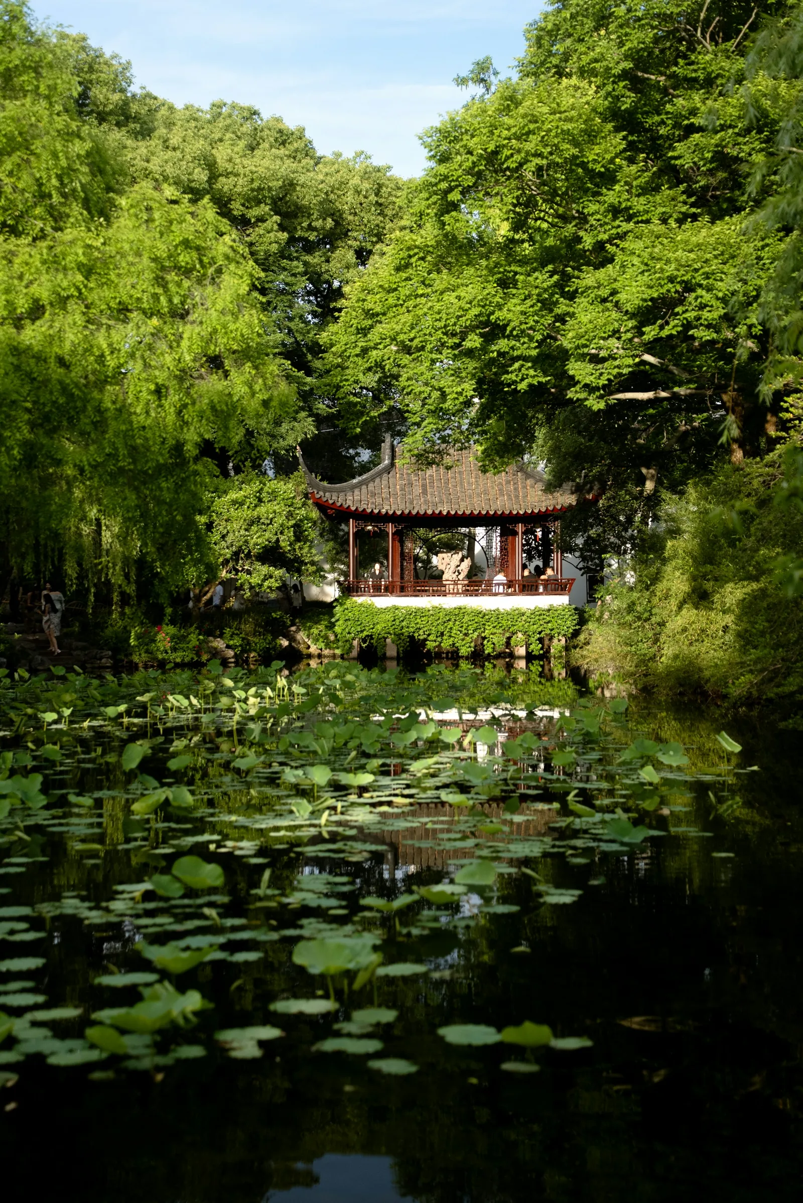 Suzhou: an openwork window, a seasonal bowl